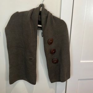 Yes accessories grey scarf with brown buttons. Perfect condition.